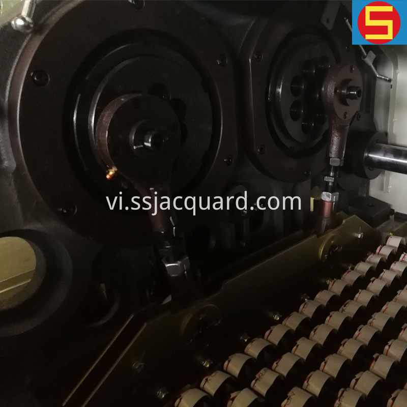 Cơ chế lái xe trực tiếp của máy dệt Jacquard Rapier The Crank Direct Drive Mechanism Of Jacquard Rapier Loom Machine